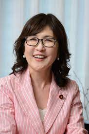 稲田朋美・新防衛相は「網タイツの女王」 韓国メディアは「強硬右派」と警戒 | 網タイツ, キャリアウーマン, メガネ 美人