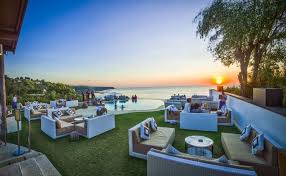 6 Restoran Dengan Kolam Renang Paling Keren Di Bali Bali Bali Indonesia Kolam Renang