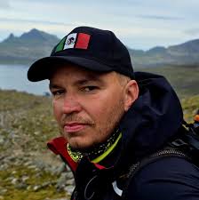 go to keflavik this friday 03/01/25....and return the same  day.....husavik---keflavik 5:00 in the morning i  start....keflavik---husavik 15:00 in the afternoon i return back ....2  people available with luggage....