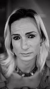 Sara Manis's Instagram, Twitter & Facebook