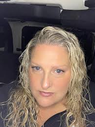 Custom bronzer blend for radiant look