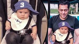 Taimur Ali Khan Playing With Salman Khan Kareena Kapoor Khan S Son Salman Khan Taimur Ali Khan Kareena Kapoor Khan