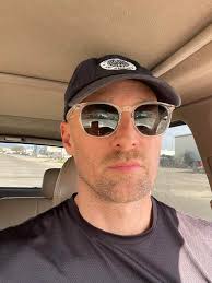 Do what you like. Always love a laugh. Please would appreciate if anyone  could change what would make me more attractive ? Something I'm maybe blind  to