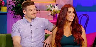 Teen mom 2 star chelsea houska announced that she and husband cole deboer are expecting a child together. Chelsea Houska Shares Baby Gender Reveal In Photo With Cole Deboer Hollywood Life