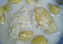 Sampai saat ini, kolak pisang juga sering dipadukan dengan bahan lain, seperti mutiara, kolang kaling, ubi, nangka ataupun durian. Resep Ketan Siram Kolak Pisang Duren Kiriman Dari Faftahans Lindawati