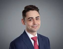 Dara Azari's Instagram, Twitter & Facebook