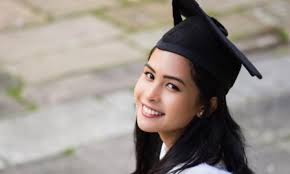 Ia baru saja lulus kuliah s2 dari standford university. Foto Foto Cantik Maudy Ayunda Wisuda Di Oxford