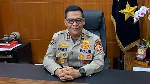 Begitu juga dengan destinasi yang ada di taman kebon rojo buka jam 06.00 dan tutup jam 17.00. Buy And Sell The Position Of Nganjuk Regent Polri Deposit From The Village Head Rp2 Million