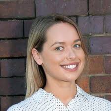 Greeted by a grand entrance with feature wall and impressive staircase,  this home will not disappoint. With seamlessly flowing indoor/outdoor  spaces, take advantage of an executive style home designed for comfortable  family