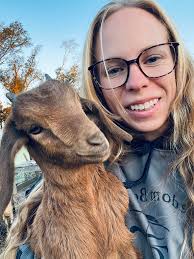 Daily reminder: never underestimate the power of a goat mom 😅