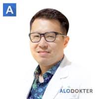 dr. John Karlie, Sp.B