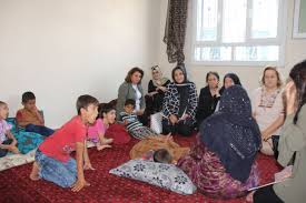 Buyuksehirheryerde Sema Ciftci Hanimefendi Eyyubiye Ilcesi Osmanli Mahallelerinde Maddi Olanaklari Kisitli Aileleri Ziyaret Ederek Gida Ve Giyim Yardimda Bul