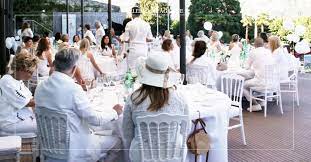 Diners are required to provide their own food, tables, chairs and tablecloths. Stardust On Lugano The Great Success Of Culturgo White Dinner Party Celebremagazine