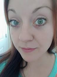 How do people take good pictures of their eyes?