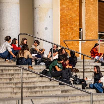 Matrícula universitaria gratis a cambio de buenas notas: la medida que divide España | El PAÍS Exprés | EL PAÍS