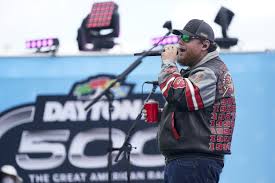 2,165,711 likes · 152,236 talking about this. Luke Combs Apologizes For Confederate Flag Imagery