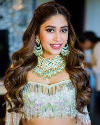 Hairstyles Perfect For A Sangeet Night Hair Styles Long Face Hairstyles Oval Face Hairstyles