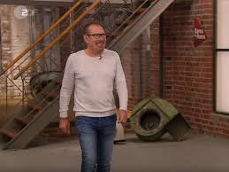 In der sendung stellen ausgewählte bewerber jeweils eine mitgebrachte kuriosität, rarität oder antiquität vor. Bares Fur Rares Im Zdf 40 Mark Kauf Ist Jetzt Tausende Euro Wert Geld