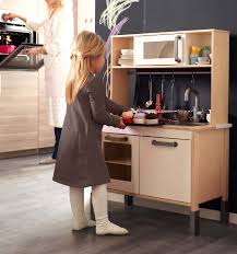 Combine a kitchen island with shelves to create a rustic kitchen where you can cook together. Https Www Haus Heimwerker De Files 2016 11 Ikea 2016 D Pdf