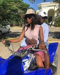 Naomi campbell «assurera la promotion (.) du kenya en tant que destination touristique idéale», comme cela a été «convenu avec le secrétaire du cabinet chargé du tourisme de la vie sauvage najib. Pin Pa Naomi Campbell