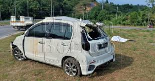 Budak 2 tahun tercampak ke jalan dari kereta. Warga Emas Maut Tercampak Dari Kereta Dalam Kemalangan Utusan Borneo Online