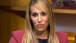 Why does Couples Therapy's Dr. Jenn go by Jenn Mann now?