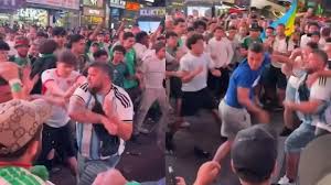 Hinchas argentinos, a trompadas con los de Argelia en la previa al partido por el Mundial