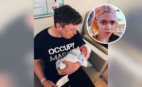 А на другой изображен сам маск в футболке «оккупируй марс». You Won T Believe What Elon Musk Grimes Named Their Baby Thereal Com