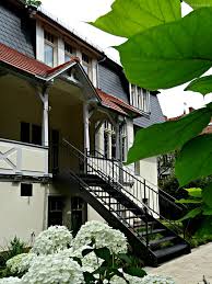 Smg Treppen Wangentreppe Wat 4400 Vom Garten Bequem Uber Die Treppe Ins Haus Gartentreppe Aussentreppe Stahltreppe Wange Aussentreppe Treppe Stahltreppen