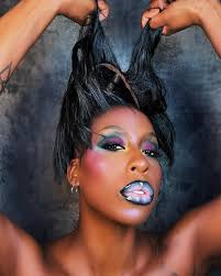 Hey, I'm Muse. And yes that's my real name (last name). I'm a full time  creative and business owner, a mom of two girls (8 & 12), I'm vegan (6  years), a