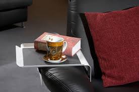 Kostenlose lieferung für viele artikel! Sofa Butler Sofabutler Sofatablett Weiss Grau Armlehne Organizer Sofa Ablage Myangels De Himmlische Wohn Und Geschenkideen