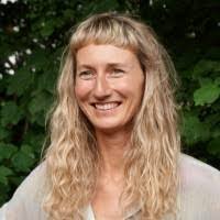 Kim Kenyon's Instagram, Twitter & Facebook