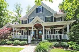 Pin By Mathilde Gosselin On Curb Appeal In 2020 House Exterior Farmhouse Landscaping Farmhouse Exterior