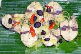 Kaum murut menetap di pedalaman dan kawasan tenggara sabah serta wilayah perbatasan antara kalimantan dan sarawak.suku kaum murut adalah suku kaum ketiga terbesar di sabah. Ctu555 Malaysian History 161004 Kerja Mingguan