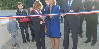 Il vous permet entre autres d'inscrire les enfants. Repeupler Un Village