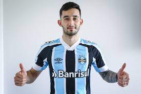 Fernandes joined grêmio in march 2009, signing until 2014. Wbv3gt5byyzc0m