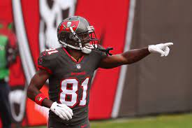 Bucs wr antonio brown briefly thrown out of joint practice over fight with titans cb chris jackson. Report Seattle Seahawks One Of Two Teams Interested In Antonio Brown Field Gulls