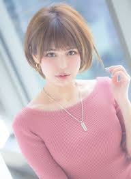 耳掛けショートヘアでナチュラルな小顔に どこから見てもバランスの良い上品な大人ショート 華やかさや自然な動きがほしい方はパーマがオススメ パーマ やカットで失敗した方 ぜひ一度相談に来て下さい 現状をみて低ダメージのパーマ提案 ヘアスタイルの目標など