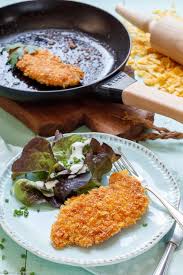 Knusprige Hahnchenschnitzel Ganz Einfach Gemacht Rezept Hahnchen Schnitzel Hahnchenschnitzel Und Essen Kochen