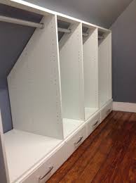 Ensuite, j'ai fait découper le médium 3 mm pour le fond que j'ai retaillé à 45° pour les portes sous pentes à la scie. 1001 Idee Pour Un Dressing Sous Pente Gain De Place Armoire Sous Pente Dressing Sous Combles Meuble Sous Pente