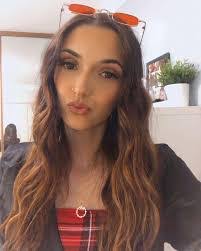 Shelby Browne's Instagram, Twitter & Facebook