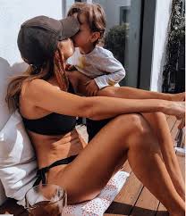 Publicou foi algumas imagens na companhia da sua filha, em bikini, e que arrasou. Maria Cerqueira Gomes Aproveita O Isolamento Estes Sao Dias Que Eu Ja Estava A Precisar Ha Muito Tempo