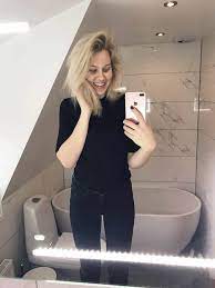 Isabella desirée löwengrip spångberg commonly known as blondinbella (born 21 october 1990) is a swedish blogger, entrepreneur and author. Blondinbellas Bild Pa Haret Skapar Kaos Bland Lasarna