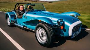 Get it as soon as fri, jul 9. Caterham Super Seven 1600 Debutiert Im 70er Jahre Stil