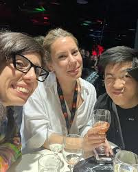 Despues de 10 años vuelvo al #cannesfilmfestival con nuevos proyectos.  Muchas aventuras, amistades y aprendizajes. Gracias todos los que me  recibieron con una mano abierta a seguir creciendo. Un paso mas cerca