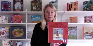 Intertextualitet som redskap i högläsningen