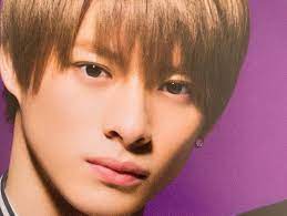 画像に含まれている可能性があるもの 1人 セルフィー クローズアップ 平野紫耀 紫 クローズアップ