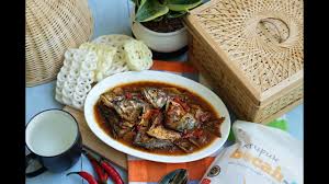 Ini resep andalan mami saya karena kalo masak ikan digoreng aja ga akan laku di rumah wkwkw jadi dimasak tauco biar ada kuahnya gitu. Ikan Kembung Kecap Tauco Krupuk Bocah Tua