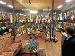 Bei uns finden sie über 2.500 gitarren und bässe von gibson, fender und vielen weiteren herstellern. Jimi Hendrix Gitarre Lebt In Der Music World Brilon Weiter Wp De