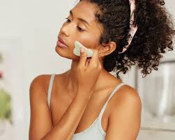 Gua sha is ideal for an organic and natural skin treatment to improve and enhance on your health and skin. Gua Sha Massage Was Ist Das Und Wie Wird Sie Angewendet